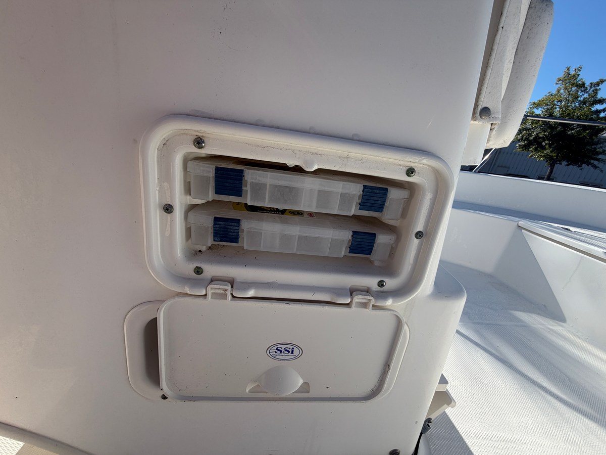2012 Boston Whaler 170 MONTAUK 15