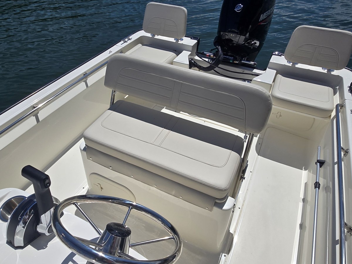 2027 Boston Whaler 170 Montauk 12