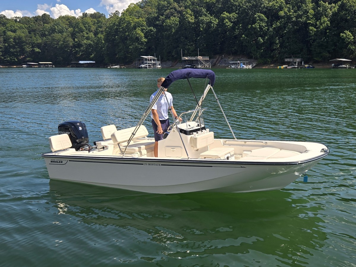 2027 Boston Whaler 170 Montauk 26