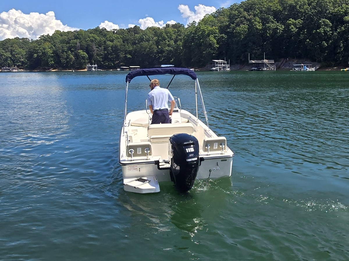 2027 Boston Whaler 170 Montauk 28