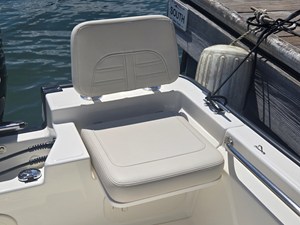 Boston Whaler 170 Montauk 9 2027 Boston Whaler 170 Montauk 10