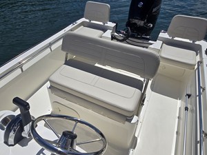 Boston Whaler 170 Montauk 11 2027 Boston Whaler 170 Montauk 12