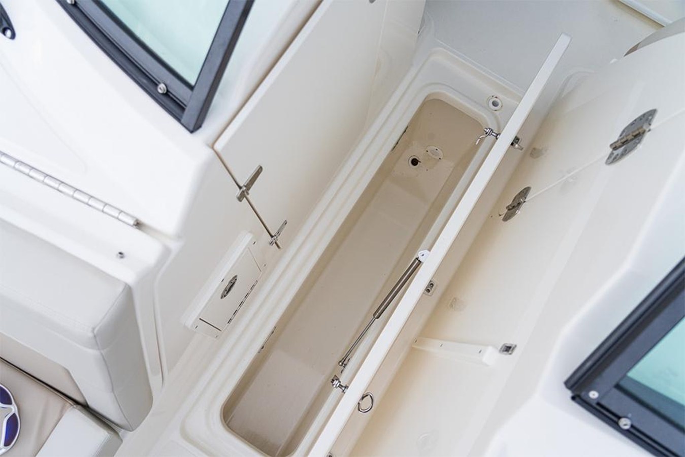 2027 Boston Whaler 240 Vantage 30