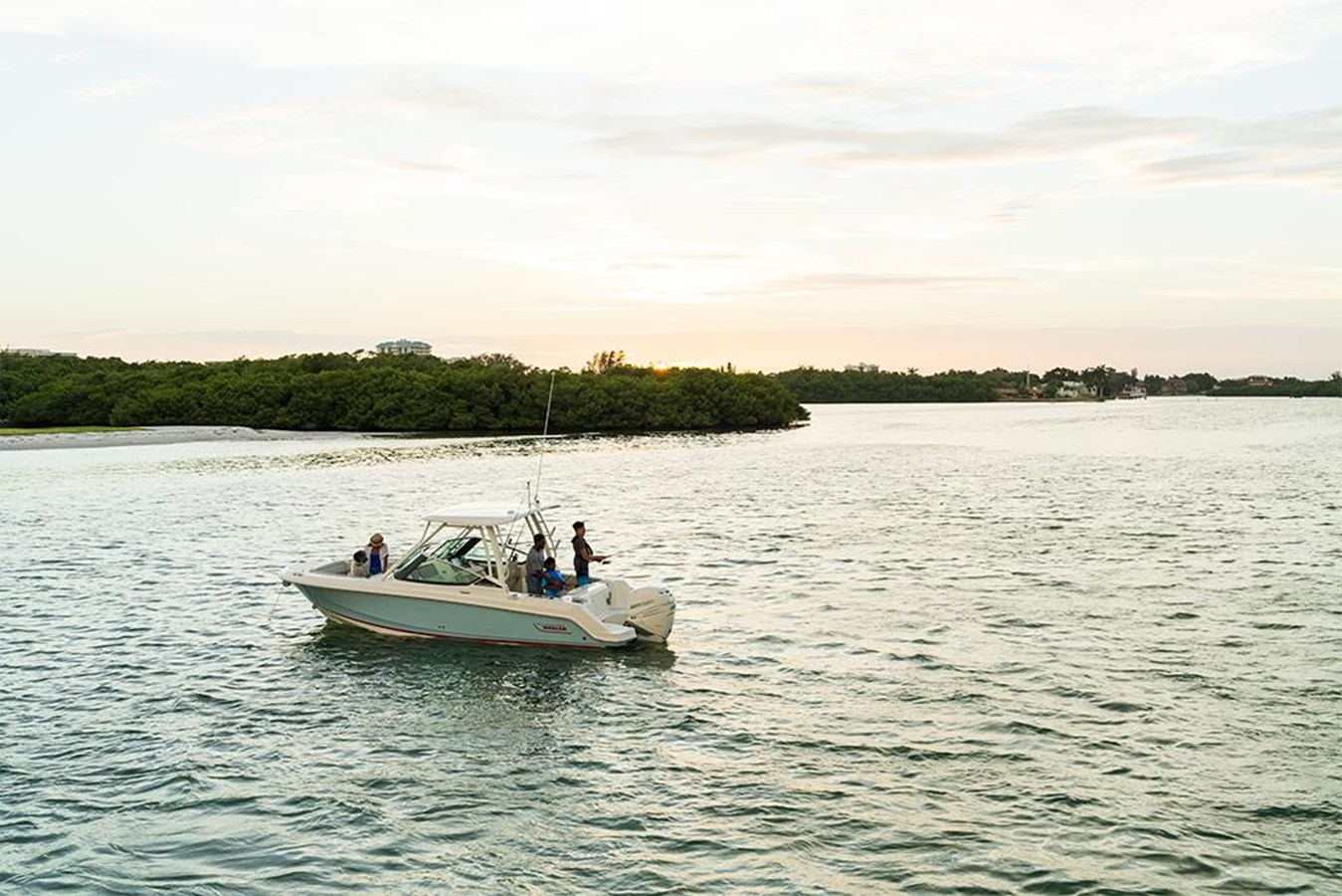 2027 Boston Whaler 240 Vantage 34