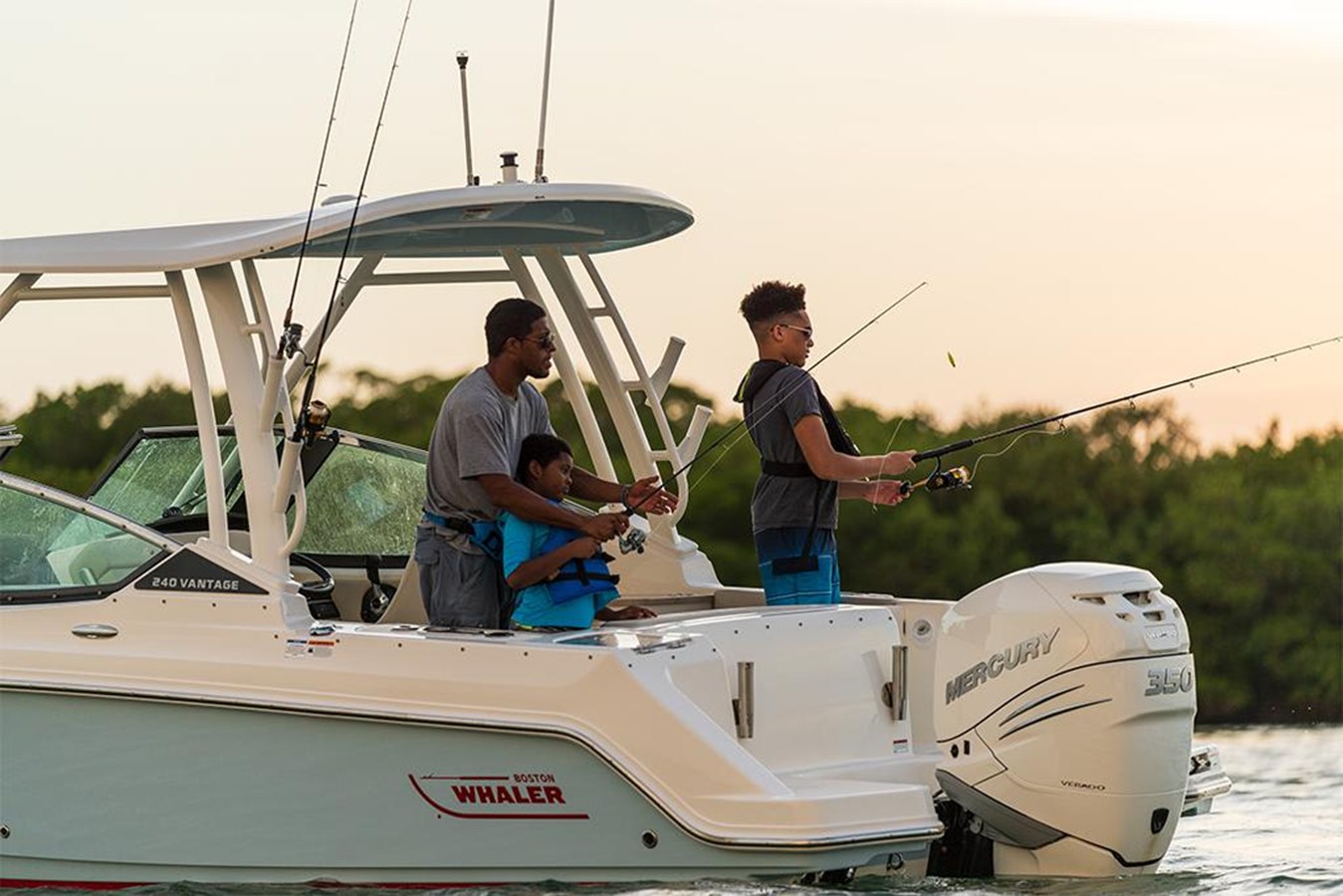 2027 Boston Whaler 240 Vantage 60