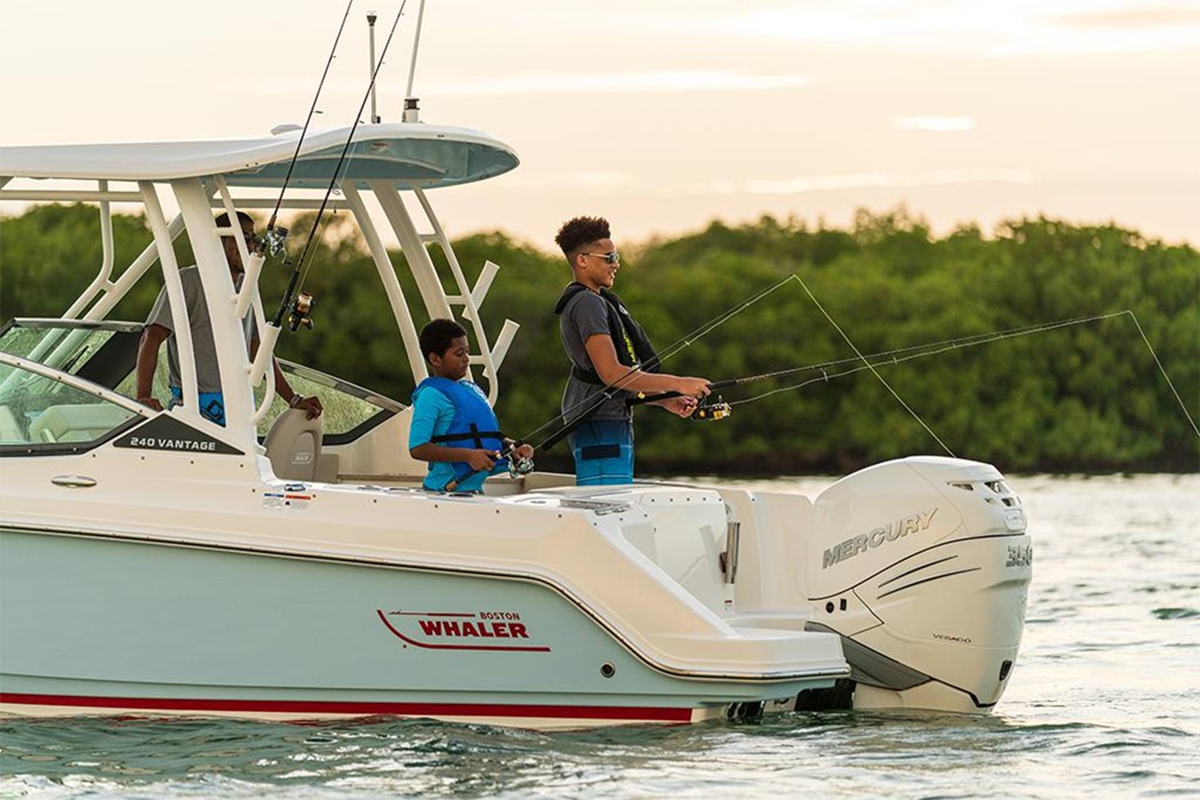 2027 Boston Whaler 240 Vantage 61