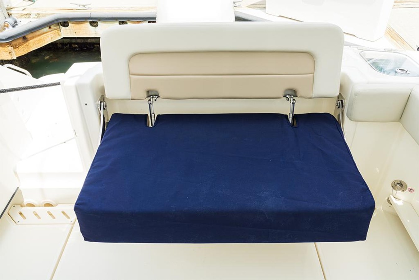 2027 Boston Whaler 240 Vantage 69