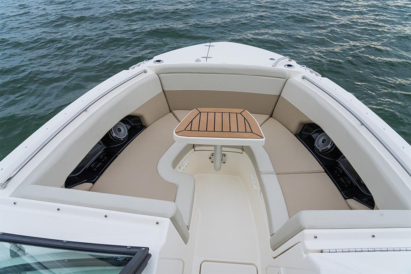 2027 Boston Whaler 240 Vantage 90