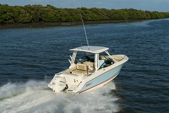 2027 Boston Whaler 240 Vantage 11