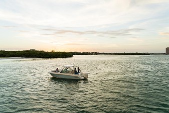 2027 Boston Whaler 240 Vantage 32