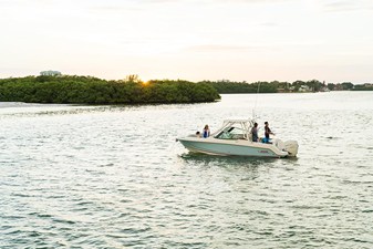 2027 Boston Whaler 240 Vantage 33