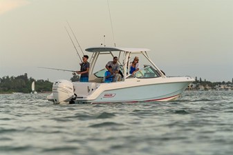2027 Boston Whaler 240 Vantage 63