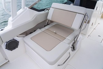 2027 Boston Whaler 240 Vantage 88