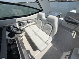 Sea Ray Sundancer 320 Outboard 8 2026 Sea Ray Sundancer 320 Outboard 9