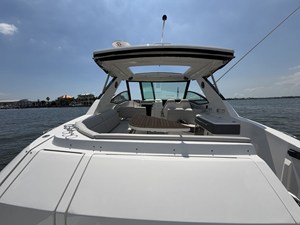 Sea Ray Sundancer 320 Outboard 10 2026 Sea Ray Sundancer 320 Outboard 11