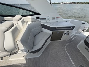 Sea Ray Sundancer 320 Outboard 11 2026 Sea Ray Sundancer 320 Outboard 12