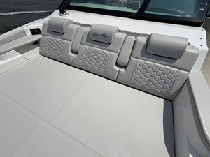 Sea Ray Sundancer 320 Outboard 14 2026 Sea Ray Sundancer 320 Outboard 15