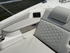 Sea Ray Sundancer 320 Outboard 15 2026 Sea Ray Sundancer 320 Outboard 16