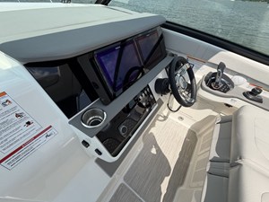 Sea Ray Sundancer 320 Outboard 23 2026 Sea Ray Sundancer 320 Outboard 24