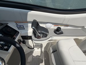 Sea Ray Sundancer 320 Outboard 24 2026 Sea Ray Sundancer 320 Outboard 25