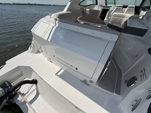 Sea Ray Sundancer 320 Outboard 30 2026 Sea Ray Sundancer 320 Outboard 31