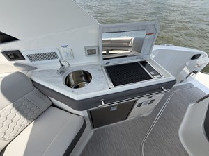 Sea Ray Sundancer 320 Outboard 34 2026 Sea Ray Sundancer 320 Outboard 35