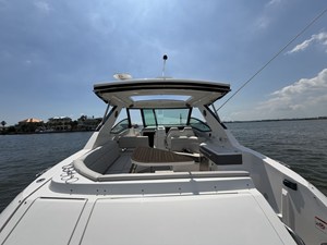 Sea Ray Sundancer 320 Outboard 46 2026 Sea Ray Sundancer 320 Outboard 47