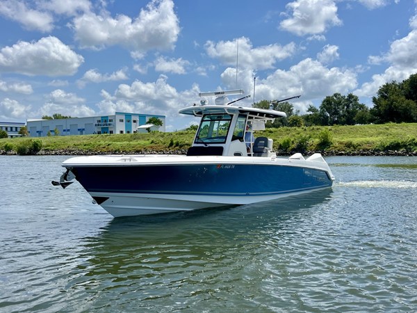 2023 Boston Whaler 330 OUTRAGE 2