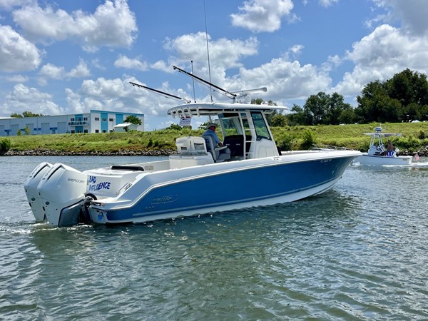 2023 Boston Whaler 330 OUTRAGE 10