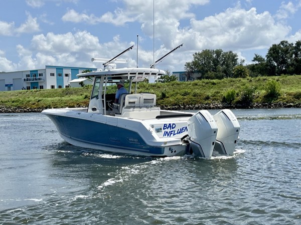 2023 Boston Whaler 330 OUTRAGE 15