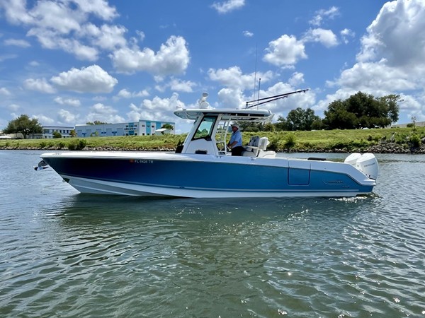 2023 Boston Whaler 330 OUTRAGE 16