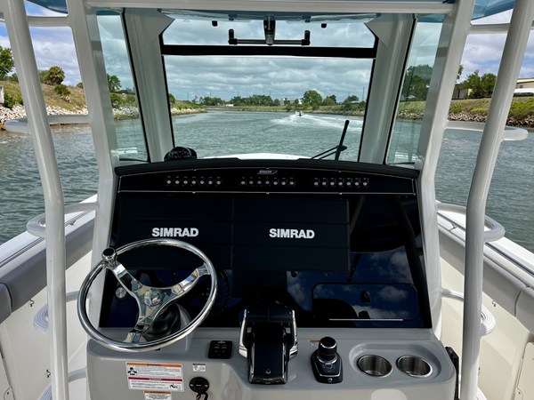 2023 Boston Whaler 330 OUTRAGE 18