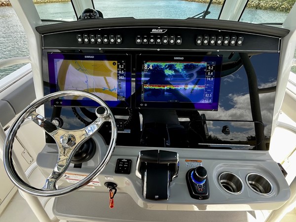 2023 Boston Whaler 330 OUTRAGE 20