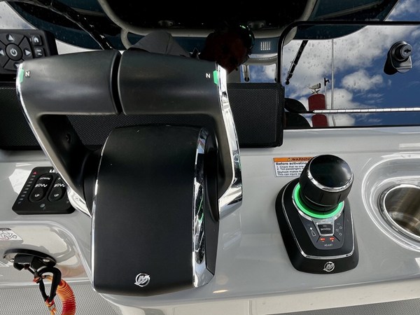 2023 Boston Whaler 330 OUTRAGE 21