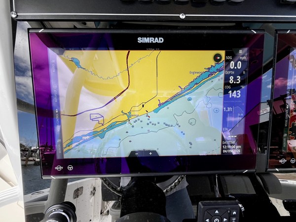2023 Boston Whaler 330 OUTRAGE 22
