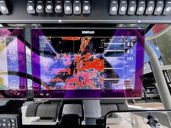 2023 Boston Whaler 330 OUTRAGE 23