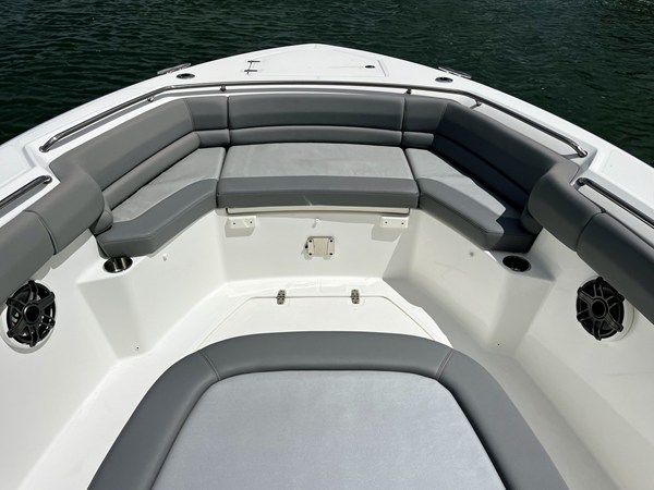2023 Boston Whaler 330 OUTRAGE 28