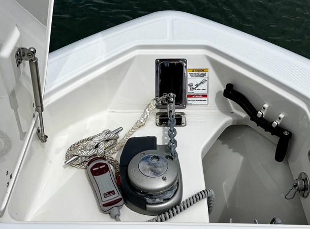 2023 Boston Whaler 330 OUTRAGE 30