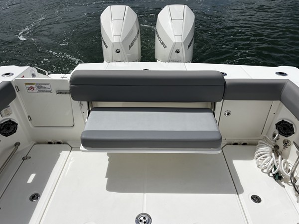 2023 Boston Whaler 330 OUTRAGE 32