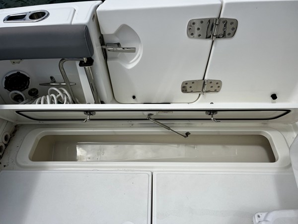 2023 Boston Whaler 330 OUTRAGE 36