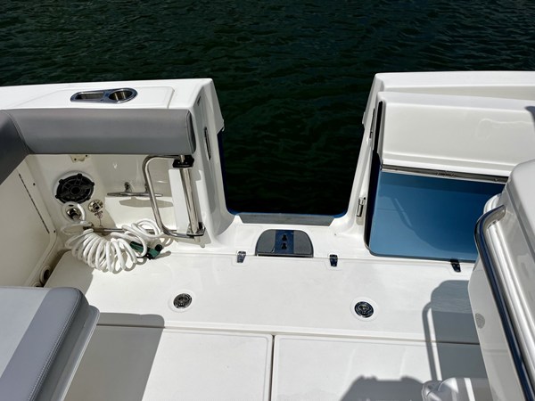 2023 Boston Whaler 330 OUTRAGE 38