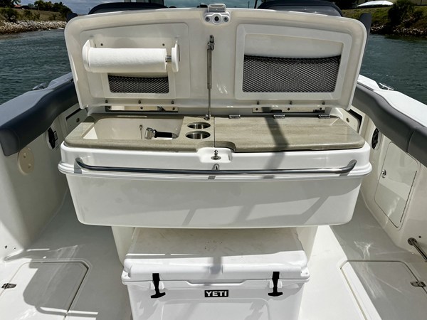 2023 Boston Whaler 330 OUTRAGE 42
