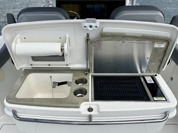 2023 Boston Whaler 330 OUTRAGE 43