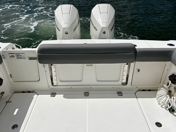 2023 Boston Whaler 330 OUTRAGE 45