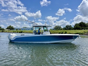 Boston Whaler 330 OUTRAGE 6 2023 Boston Whaler 330 OUTRAGE 7