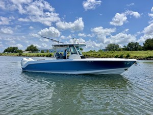 Boston Whaler 330 OUTRAGE 8 2023 Boston Whaler 330 OUTRAGE 9