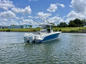 Boston Whaler 330 OUTRAGE 10 2023 Boston Whaler 330 OUTRAGE 11