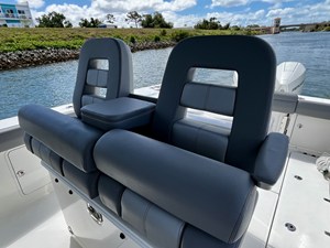 Boston Whaler 330 OUTRAGE 23 2023 Boston Whaler 330 OUTRAGE 24