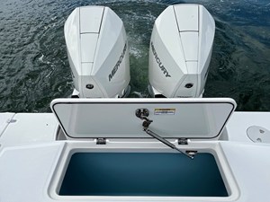 Boston Whaler 330 OUTRAGE 43 2023 Boston Whaler 330 OUTRAGE 44