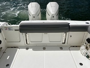 Boston Whaler 330 OUTRAGE 44 2023 Boston Whaler 330 OUTRAGE 45
